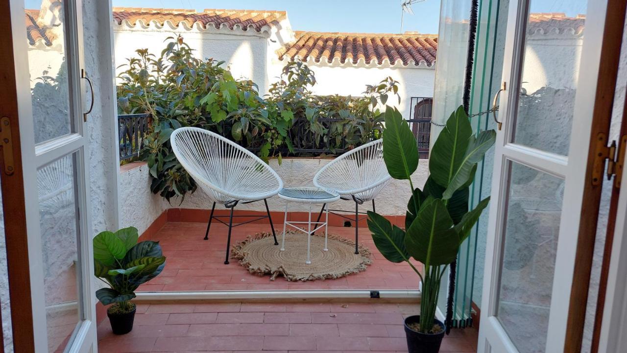 New Boho Home With Balcony, Private Garden And Communal Pool 네르하 외부 사진