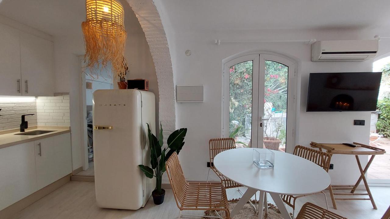 New Boho Home With Balcony, Private Garden And Communal Pool 네르하 외부 사진