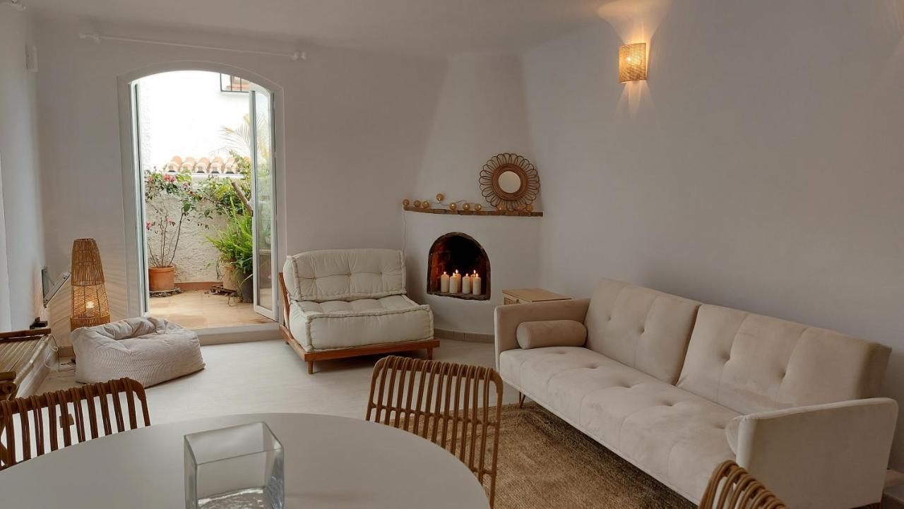 New Boho Home With Balcony, Private Garden And Communal Pool 네르하 외부 사진