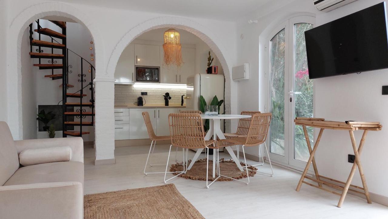 New Boho Home With Balcony, Private Garden And Communal Pool 네르하 외부 사진