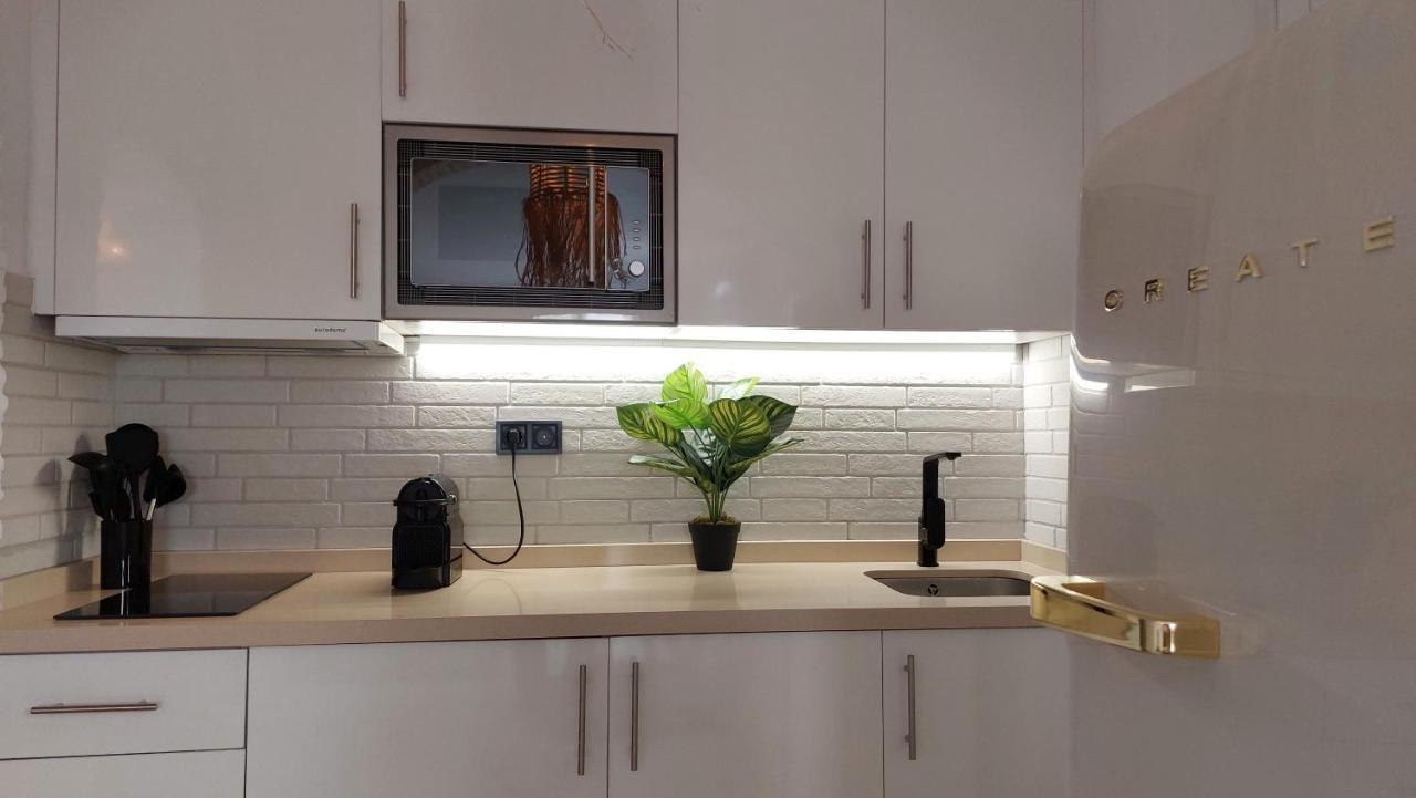 New Boho Home With Balcony, Private Garden And Communal Pool 네르하 외부 사진